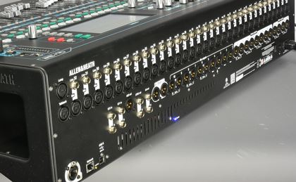 Allen & Heath-QU-32 Chrome mixer, little home use